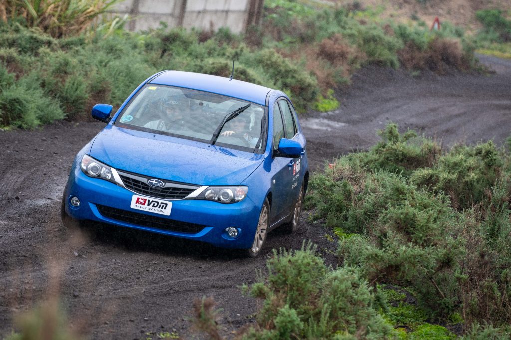Subaru Impreza 4x4 en trazado de tierra - VDM Rally School